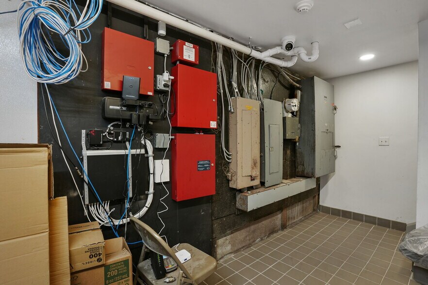 More Photos Of 4050 Main St, Bridgeport General Retail For Sale