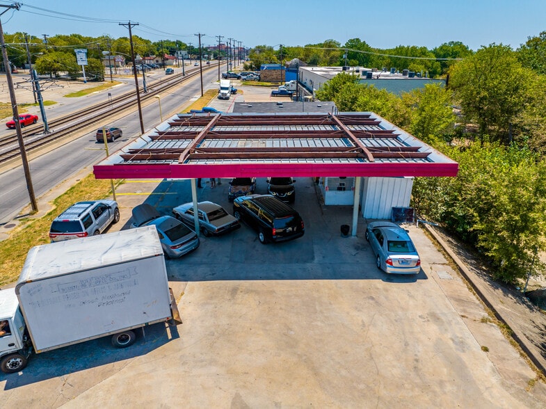 More Photos Of 3701 S Lancaster Rd, Dallas Light Distribution For Sale