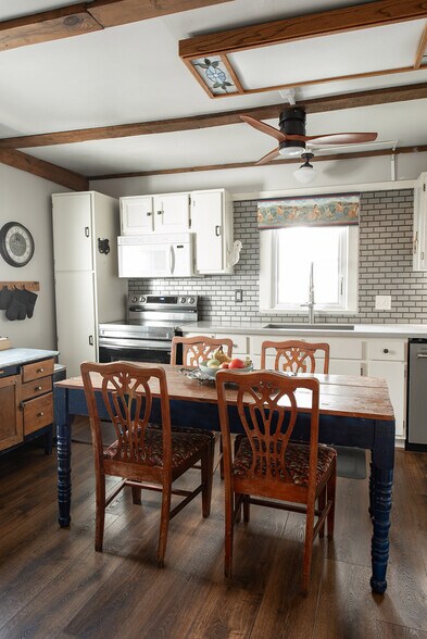 More Photos Of 477 W First St, Blue Ridge Hospitality For Sale