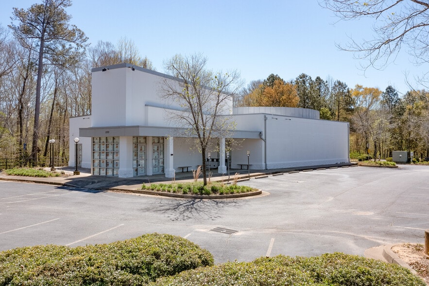 Primary Photo Of 2375 Mansell Rd, Alpharetta Restaurant For Lease
