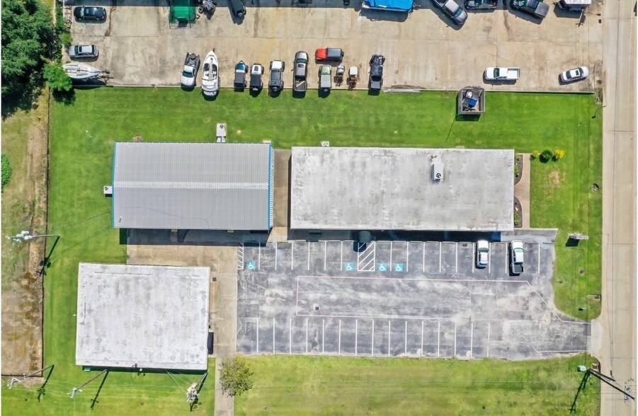 More Photos Of 2020 Anders Ln, Kemah Flex For Lease