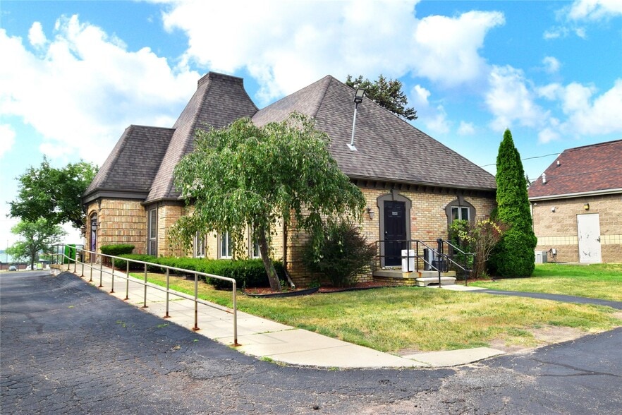More Photos Of 3438 Lennon Rd, Flint Office For Sale