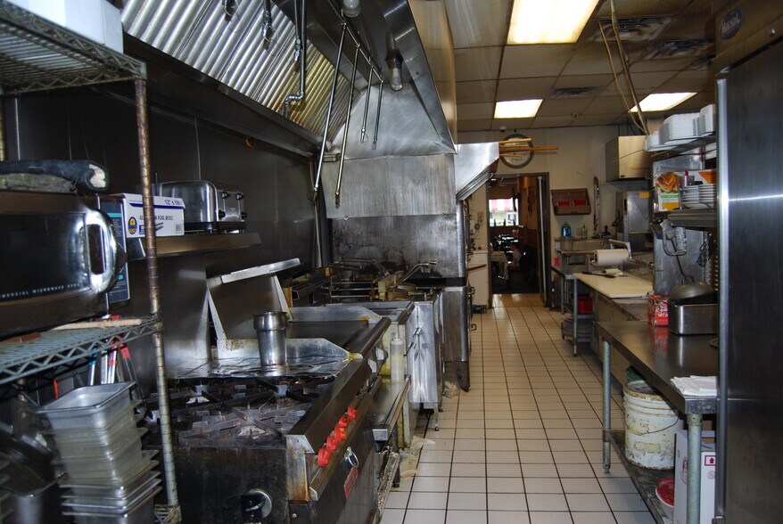 More Photos Of 2565 E 7th Ave, North Saint Paul Restaurant For Sale