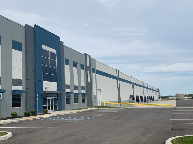 More Photos Of 3248 N Distribution Way, Greenfield Warehouse For Lease