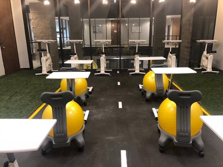 More Photos Of 16800 Imperial Valley Dr, Houston Office For Sale