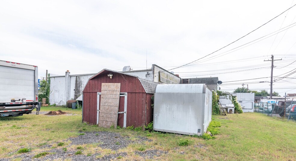 More Photos Of 106 Eastern Blvd, Essex General Retail For Sale