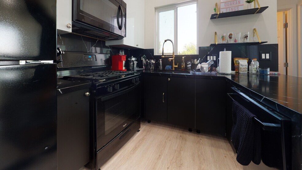 More Photos Of 5270-72 Manhasset Dr @ Redding Dr, San Diego Apartments For Sale
