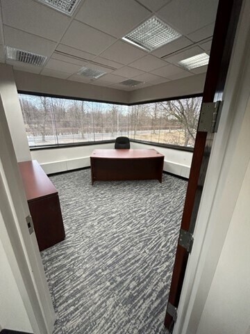 More Photos Of 100 Corporate Dr, Lebanon Office For Lease