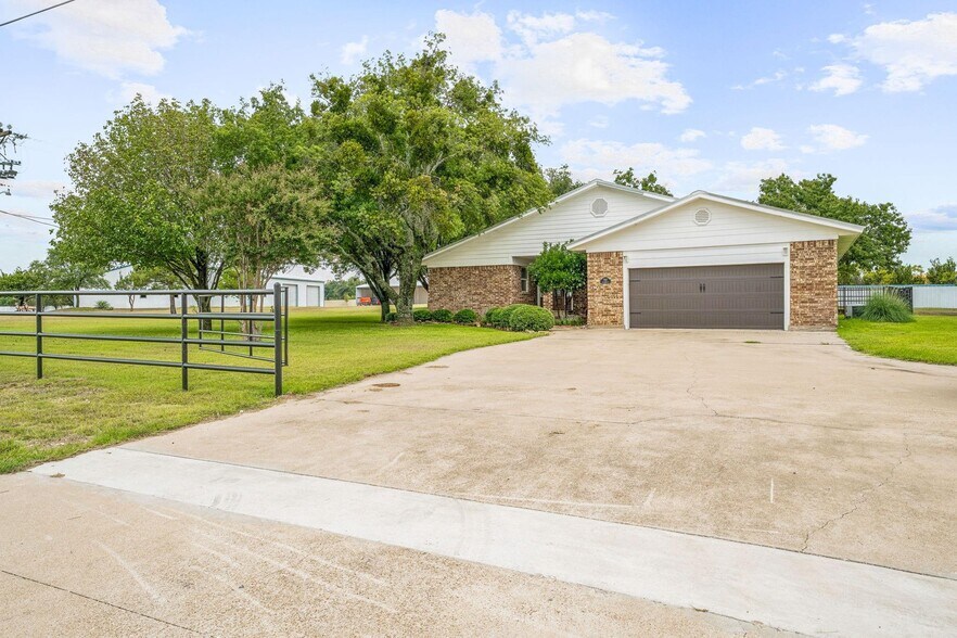 More Photos Of 7517 Us Highway 67, Stephenville Light Distribution For Sale