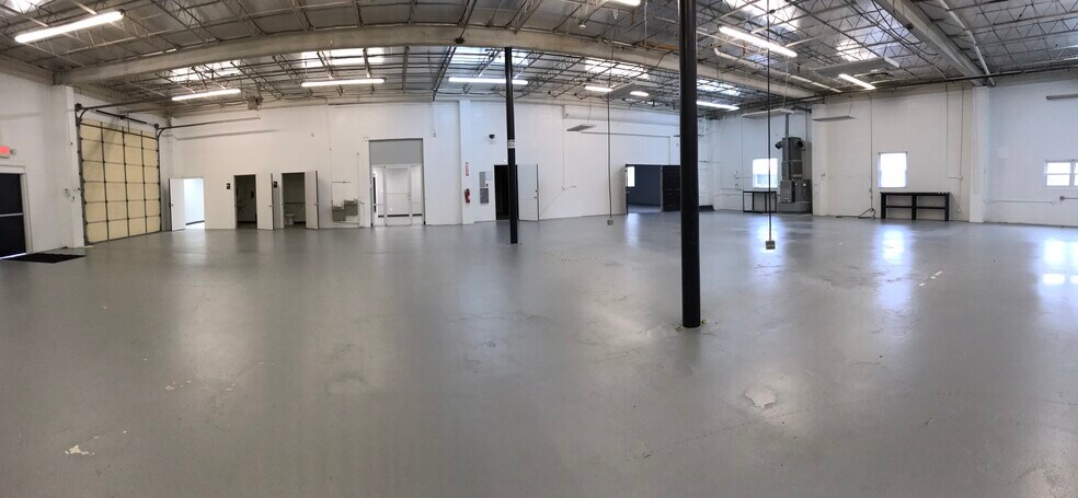 More Photos Of 472 Grimes Blvd, Lexington Warehouse For Lease