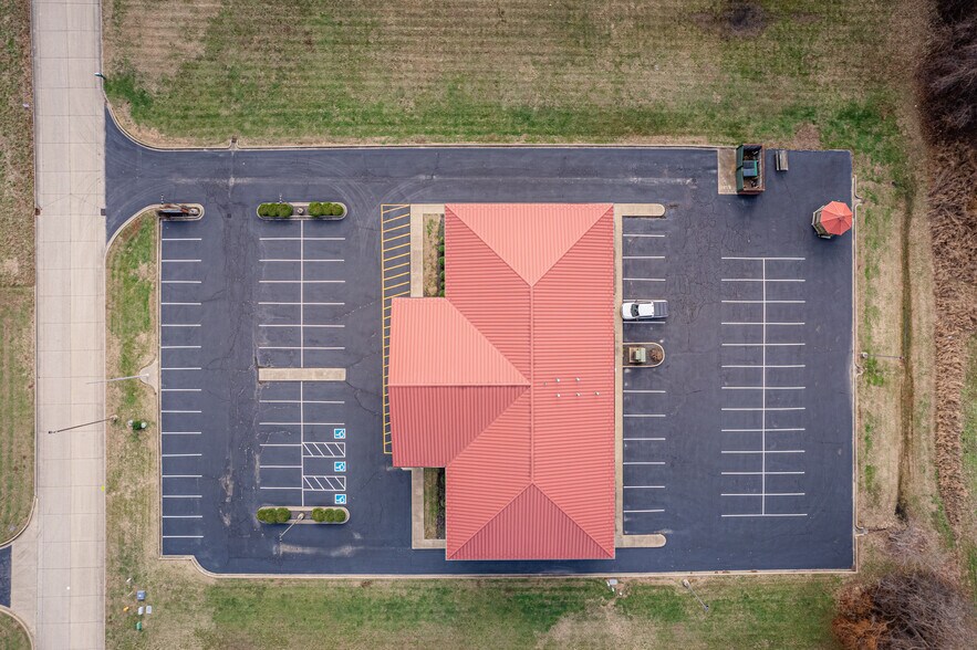 More Photos Of 1420 Kimber Ln, Evansville Office For Sale