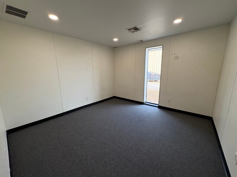 More Photos Of 8528 W Reno Ave, Oklahoma City Manufacturing For Lease