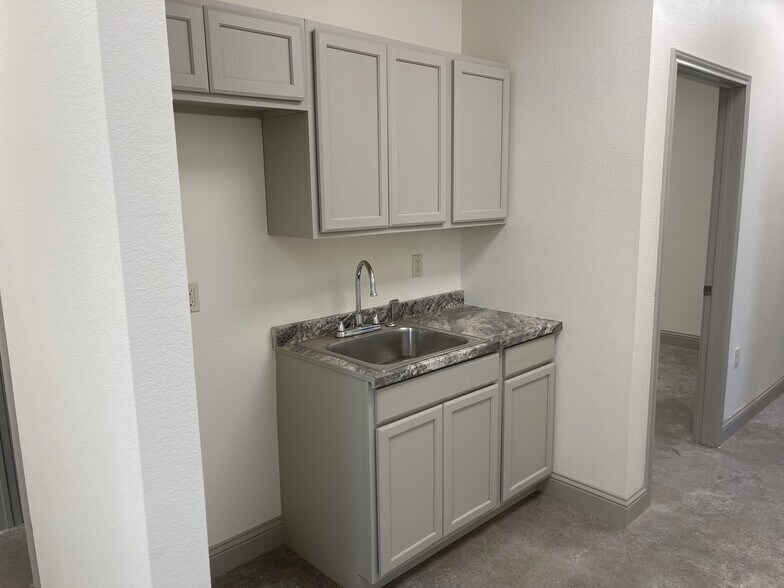 More Photos Of 4505 E County Road 45, Midland Warehouse For Lease