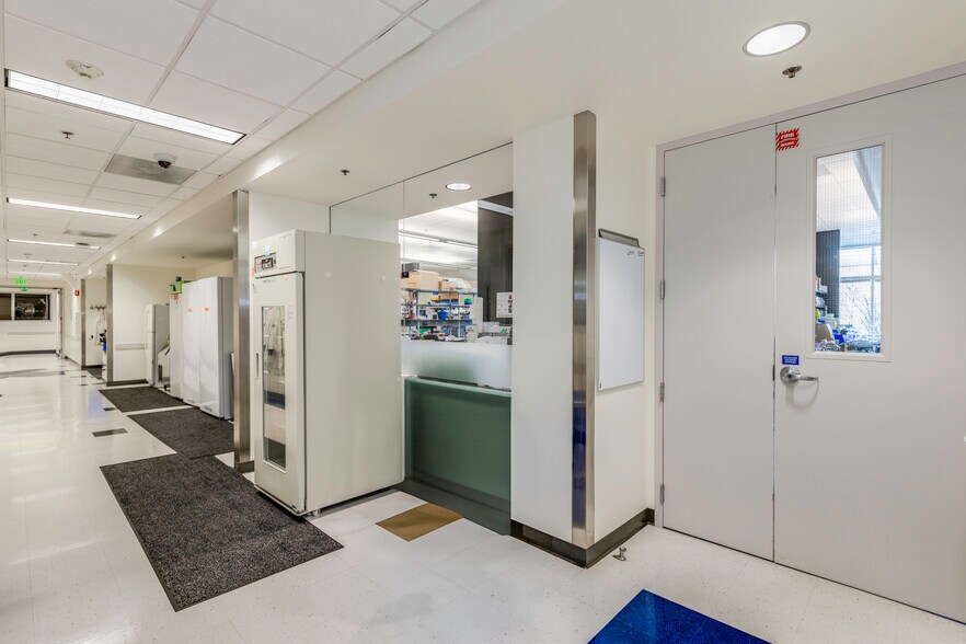 More Photos Of 700 Bay Rd, Redwood City Medical For Lease