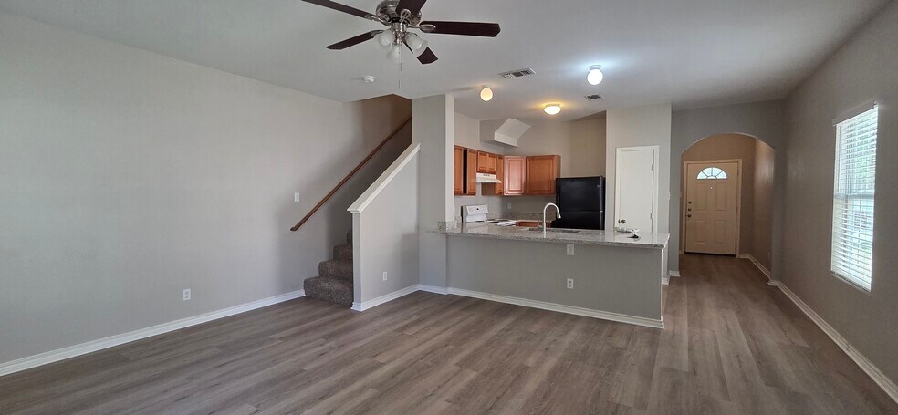 More Photos Of 7810 Kingsbury Wood, San Antonio Multifamily For Sale
