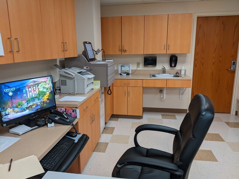 More Photos Of 3229 E Genesee St, Syracuse Medical For Sale