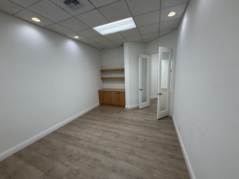 More Photos Of 12350-12360 Wiles Rd, Coral Springs Warehouse For Lease
