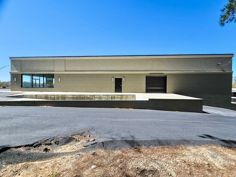 More Photos Of 1120 N Blairs Bridge Rd, Lithia Springs Showroom For Sale