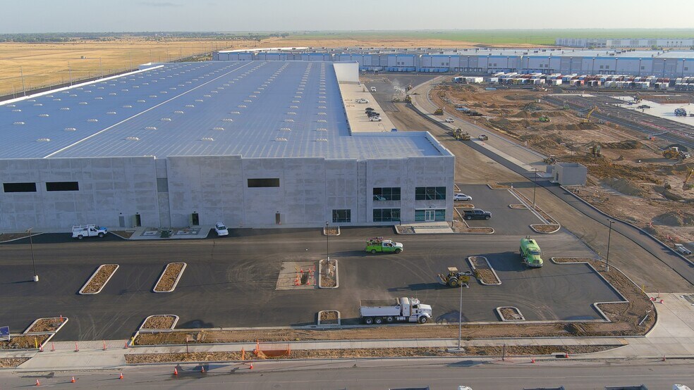 More Photos Of 7320 Power Line Rd, Sacramento Distribution For Lease