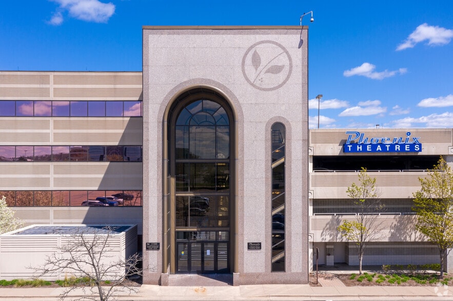 More Photos Of 17290-17800 N Laurel Park Dr, Livonia Office For Lease