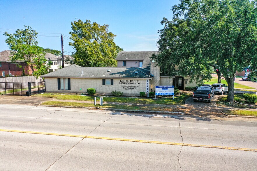 More Photos Of 5008 Locust St, Bellaire Office For Sale