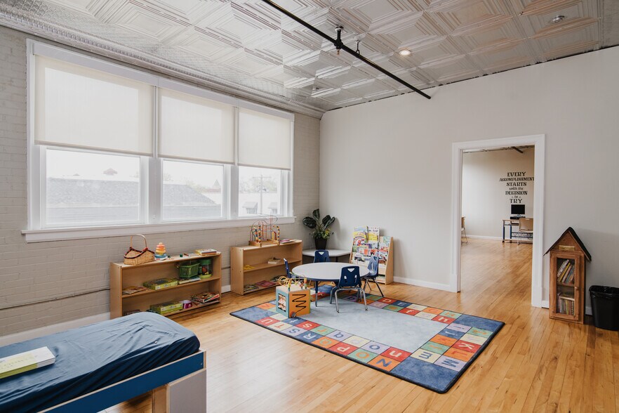 More Photos Of 2700 Cherokee St, Saint Louis General Retail For Lease