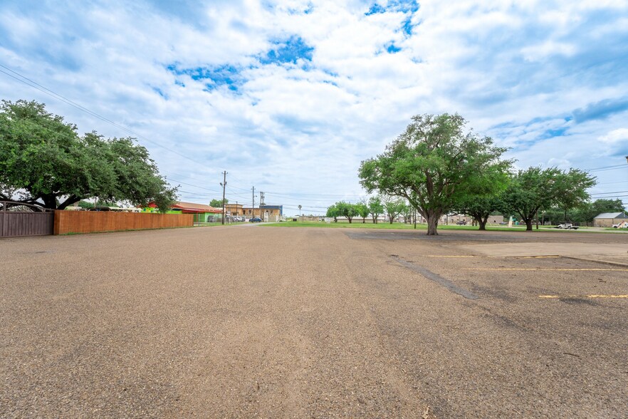 More Photos Of 2602 N Texas Blvd, Weslaco Freestanding For Sale