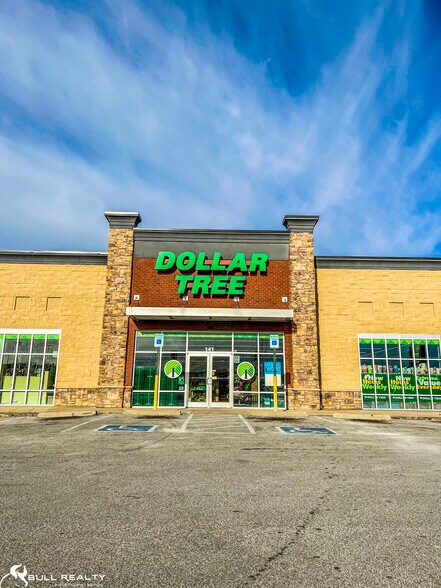 More Photos Of 129-145 Commons Dr, Martin Supermarket For Lease