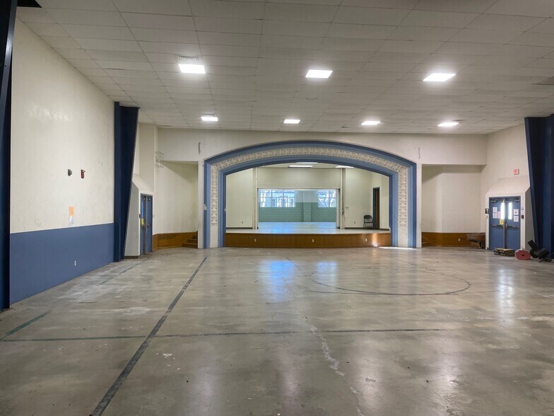 More Photos Of 216 E College St, Seguin Flex For Sale