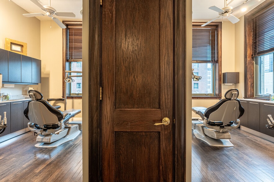 More Photos Of 120 S State St, Chicago Medical For Sale