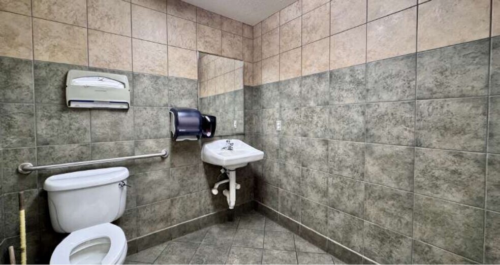 More Photos Of 6392-6512 Westside Rd, Redding Unknown For Lease