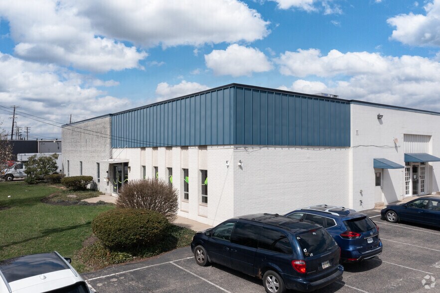 Primary Photo Of 6043 Interstate Cir, Blue Ash Warehouse For Sale