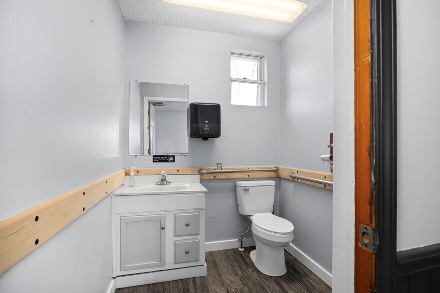 More Photos Of 1710 S Belt Hwy, Saint Joseph Auto Dealership For Sale