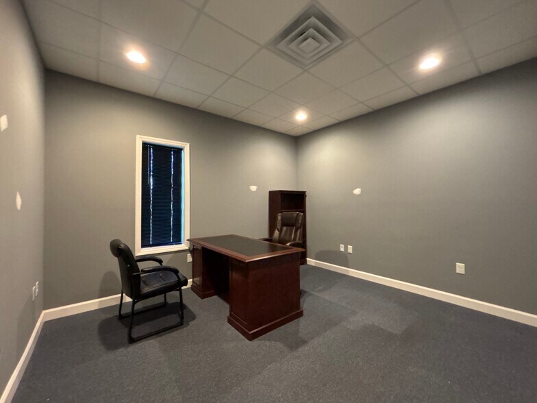 More Photos Of 340 Forum Pky, Rural Hall Manufacturing For Lease
