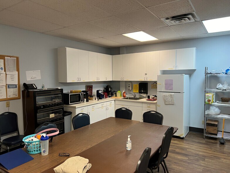 More Photos Of 2525 Youree Dr, Shreveport Office For Sale