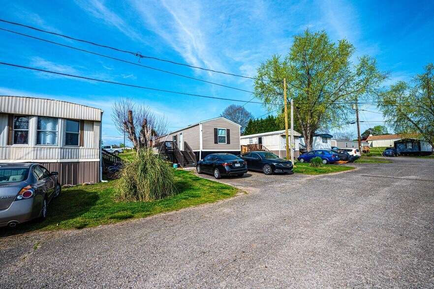1521 Airport Rhodhiss Rd, Hickory, NC 28601 Manufactured Housing