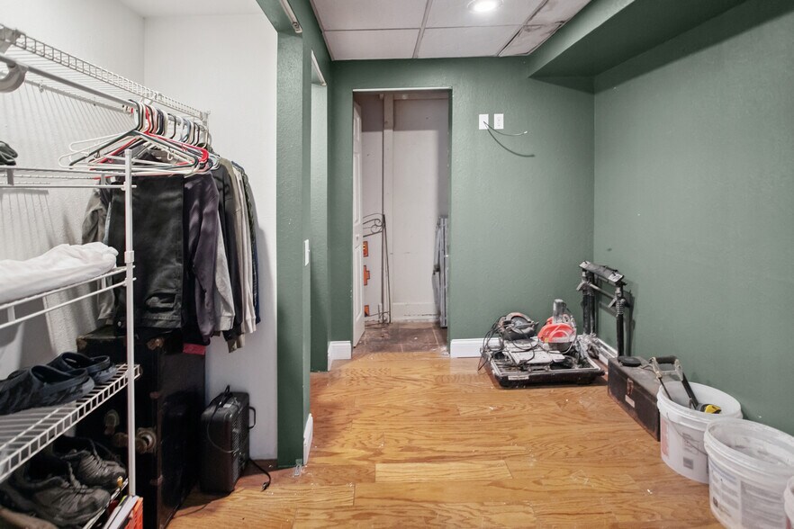 More Photos Of 314 State St, Alton Restaurant For Sale