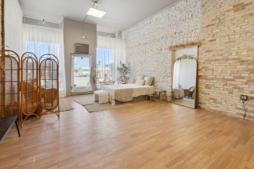 More Photos Of 1017 Washington Ave, Bay City Storefront Retail Residential For Sale