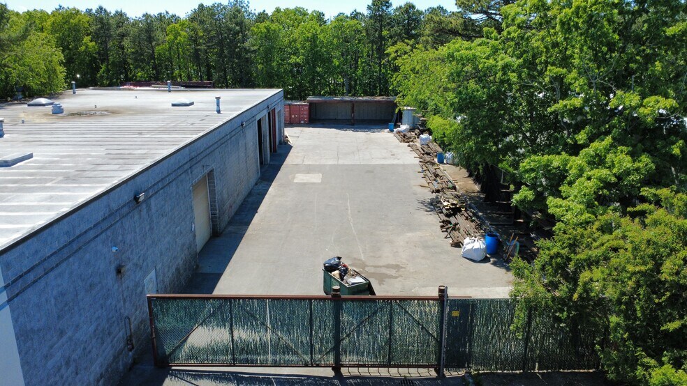 More Photos Of 28 Old Dock Rd, Yaphank Warehouse For Sale