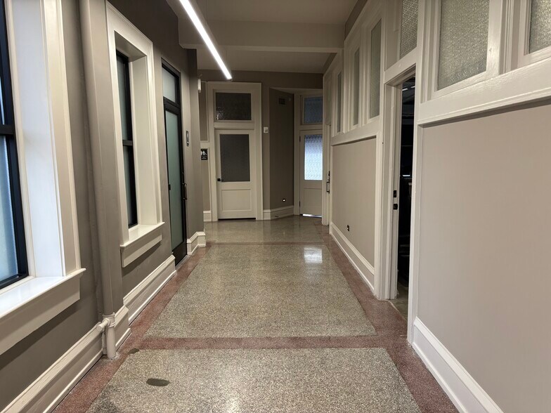 More Photos Of 71 N Broad St, Winder Office Residential For Lease