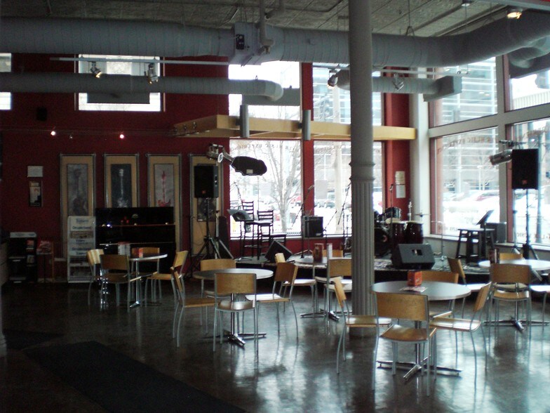 More Photos Of 131 W 2nd St, Davenport Office For Sale