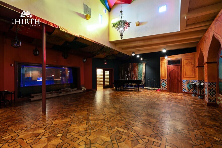 More Photos Of 11128 Weddington St, North Hollywood Movie Radio TVStudio For Sale