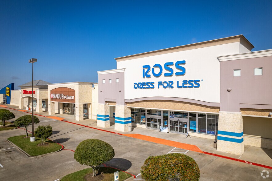 More Photos Of 24110-24502 Commercial Dr, Rosenberg Unknown For Lease