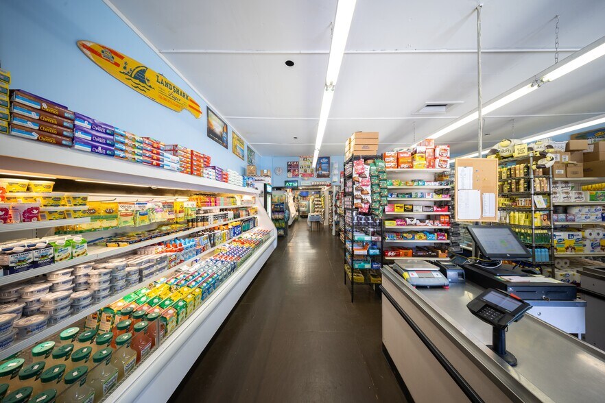 More Photos Of 21 Broadway ave, Fair Harbor Storefront Retail Residential For Sale