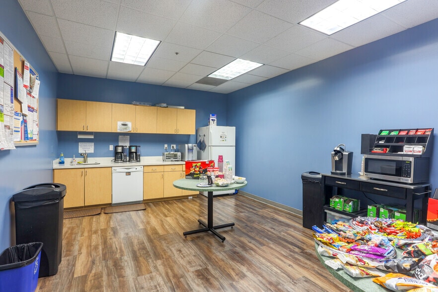 More Photos Of 2150 John Glenn Dr, Concord Telecom Hotel Data Hosting For Lease