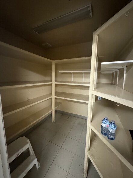 More Photos Of 725 Gibralter St, Norfolk Flex For Sale