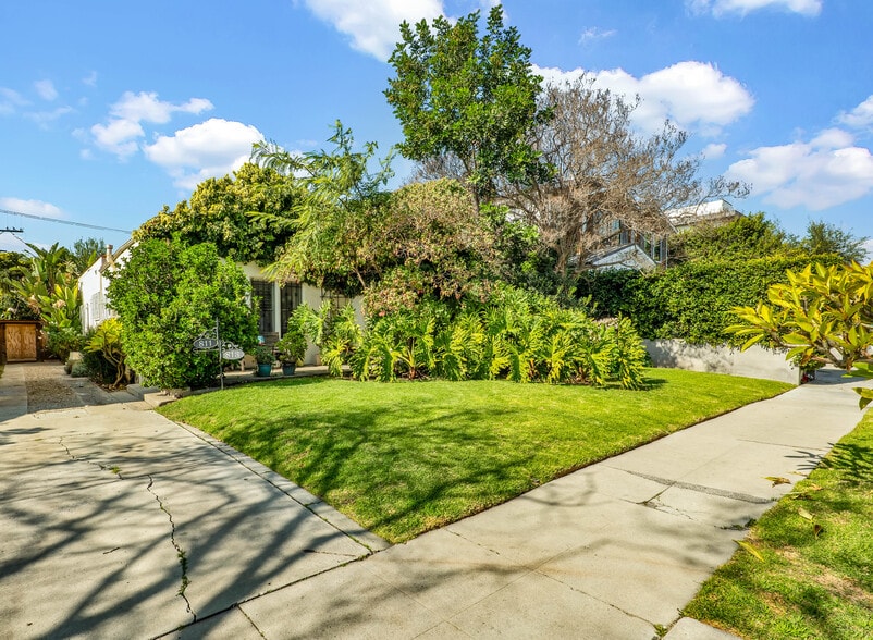 More Photos Of 811 N Citrus Ave, Los Angeles Multifamily For Sale