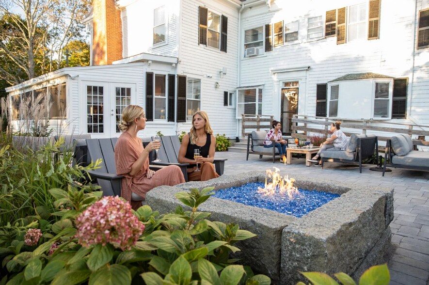 More Photos Of 277 Route 6A, Yarmouth Port Hotel For Sale
