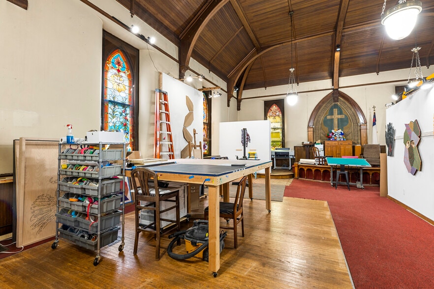 More Photos Of 2460 Mount rd, Aston Township Movie Radio TVStudio For Sale