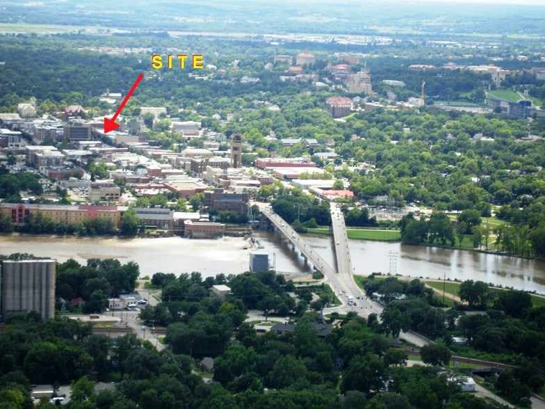 More Photos Of 911 Massachusetts St, Lawrence Apartments For Lease